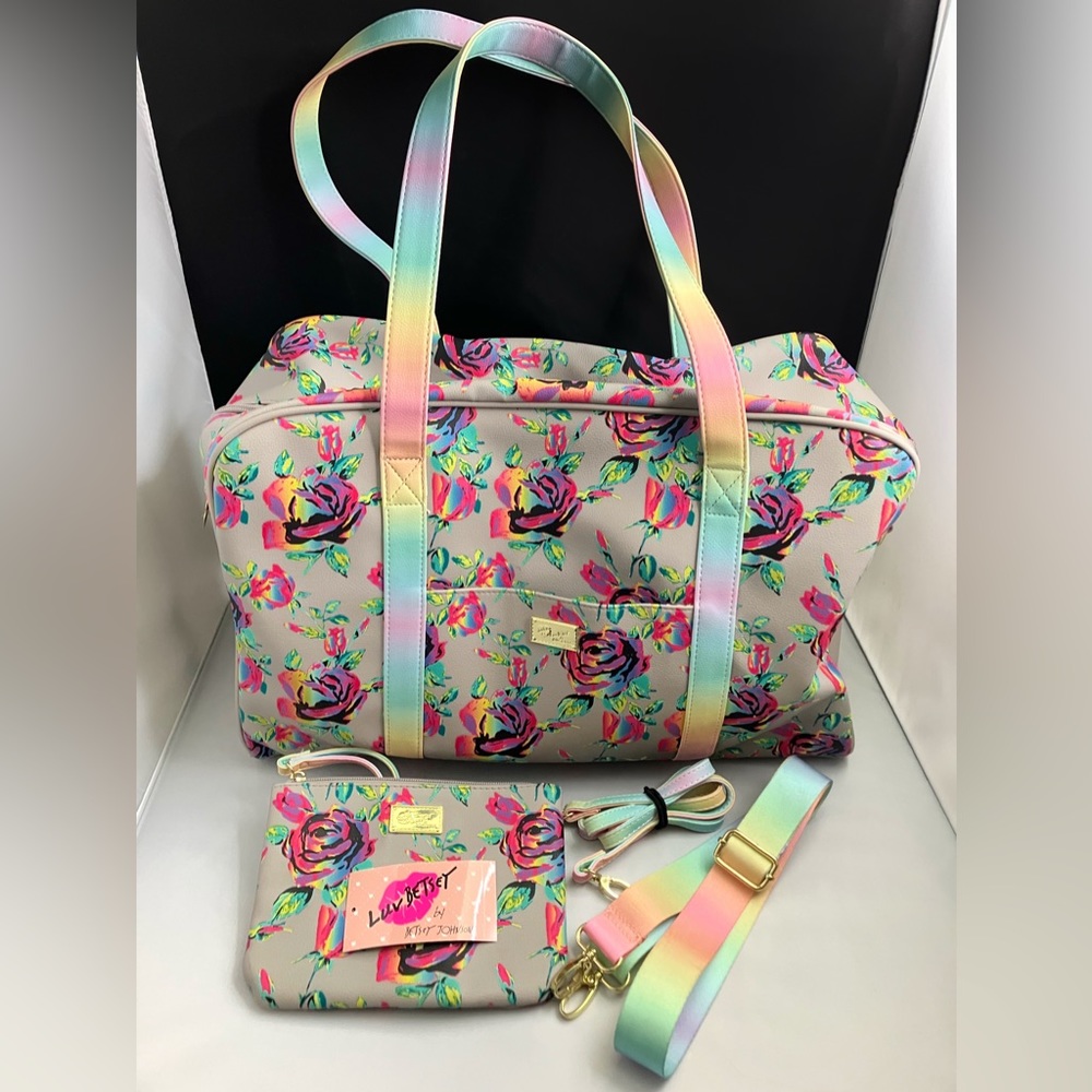 BETSEY JOHNSON GRAY/PINK/MULTI-COLOR FLORAL WEEKENDER BAG W WRISTLET💐